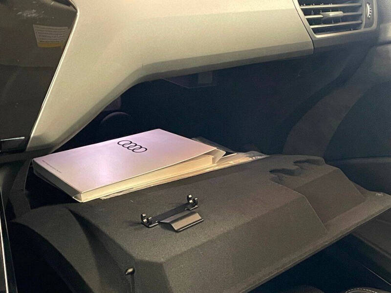 2019 Audi e-tron quattro Prestige