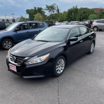 2018 Nissan Altima for sale at GLOVECARS.COM LLC in Johnstown NY