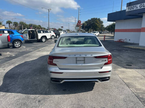 2022 Volvo S60 B5 Momentum