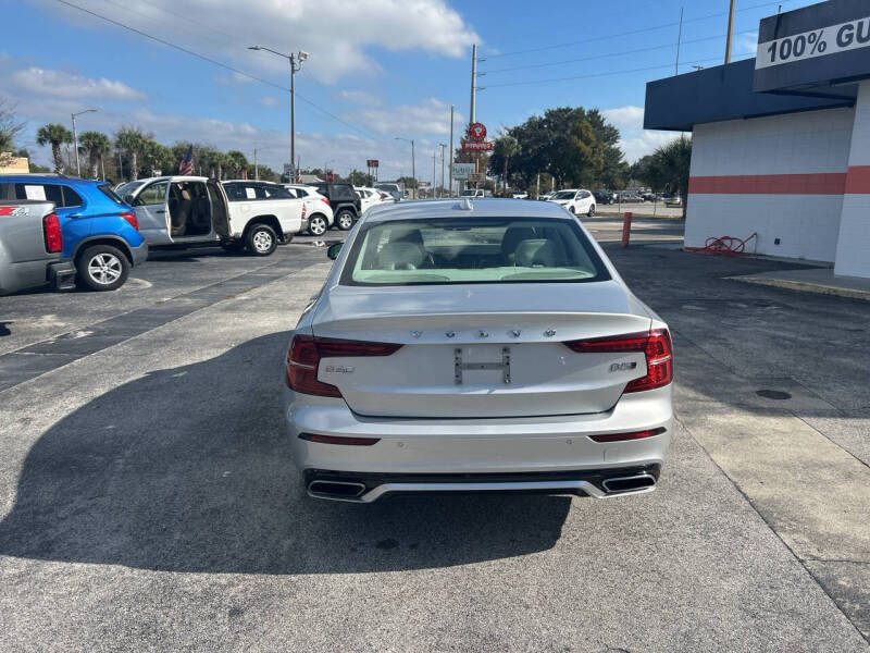 2022 Volvo S60 B5 Momentum