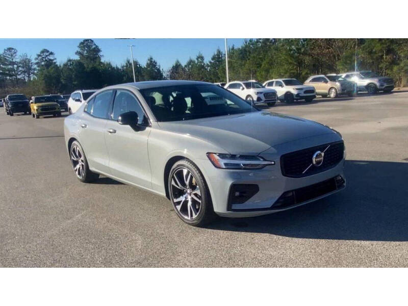 2024 Volvo S60 B5 Core Dark Theme