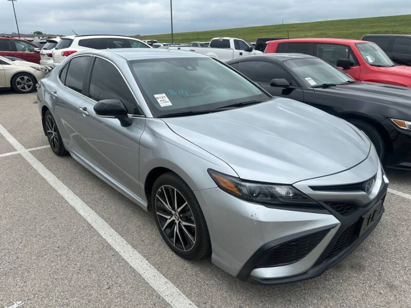 2023 Toyota Camry SE's photo