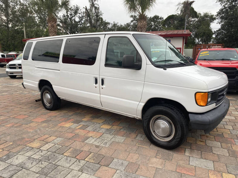 2006 Ford Econoline Wagon XL photo 6