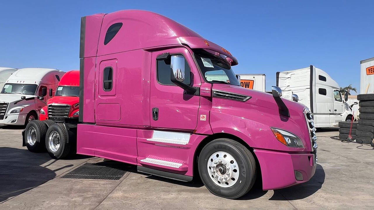 2019 Freightliner Cascadia for sale at KING TRUCK TRAILER SALES in Bakersfield, CA