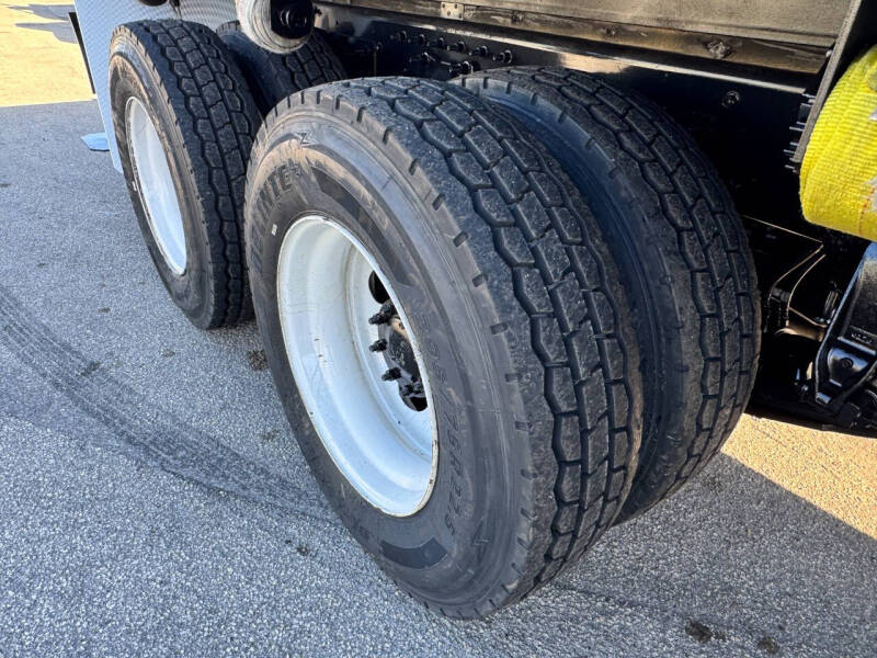 2017 Freightliner M2 106