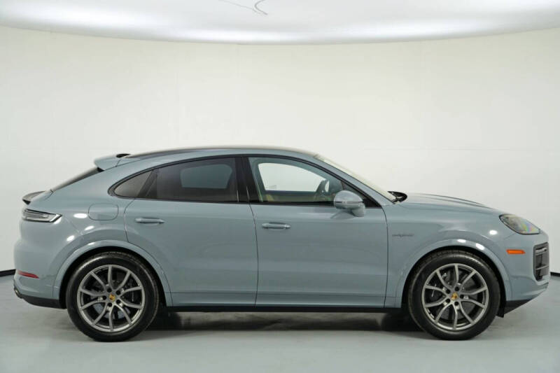 2024 Porsche Cayenne Turbo E-Hybrid Coupe