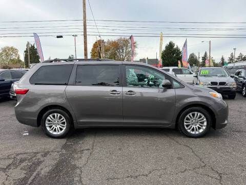 2016 Toyota Sienna XLE 8-Passenger