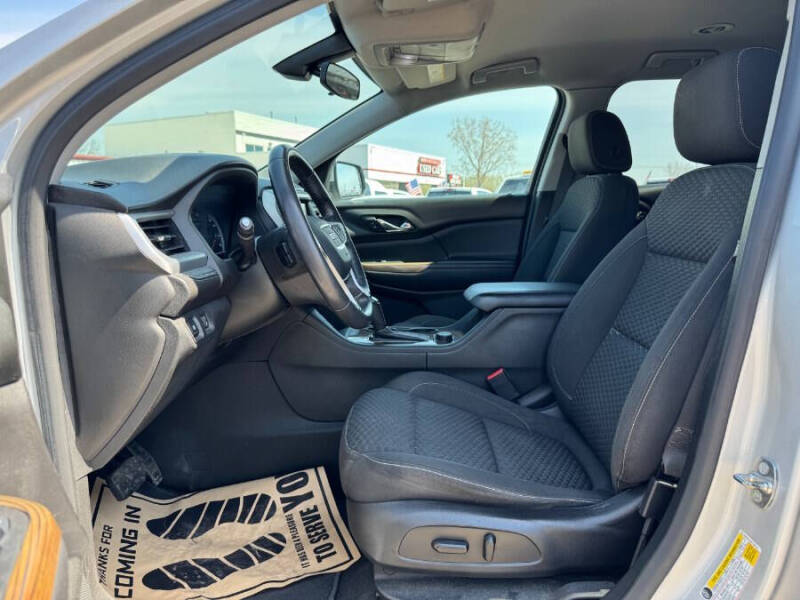 2017 GMC Acadia SLE-2