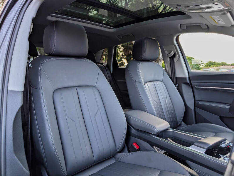 2021 Audi e-tron quattro Premium