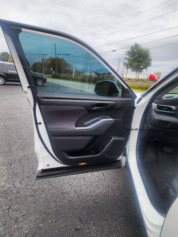 2022 Toyota Highlander L