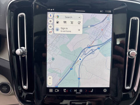 2025 Volvo XC40 B5 Plus Dark Theme