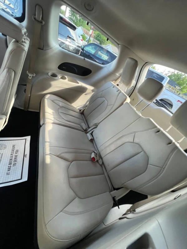 2017 Chrysler Pacifica Touring-L Plus