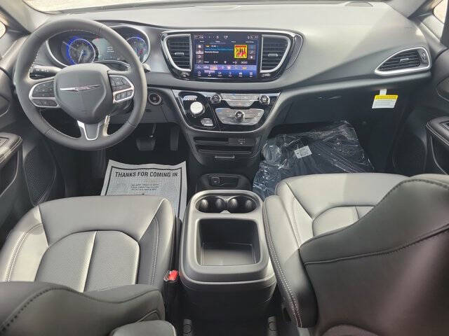 2026 Chrysler Voyager LX