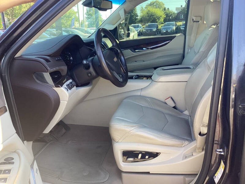 2016 Cadillac Escalade Luxury Collection