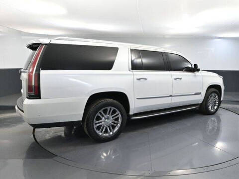 2017 Cadillac Escalade ESV Standard