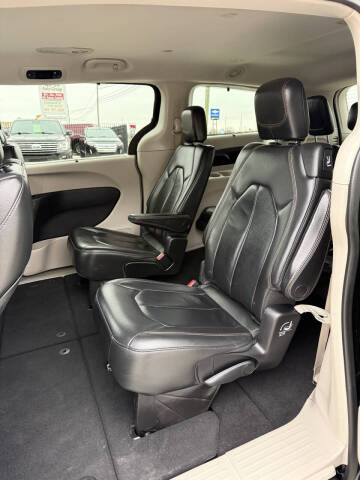 2017 Chrysler Pacifica Touring-L