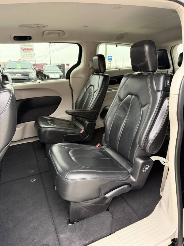 2017 Chrysler Pacifica Touring-L