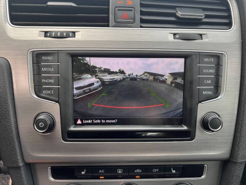 2016 Volkswagen Golf TSI SE