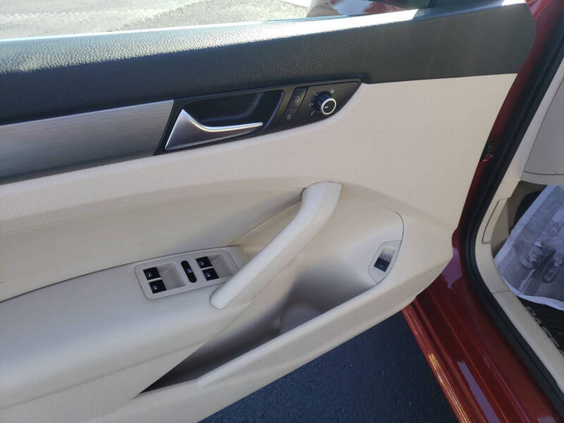 2015 Volkswagen Passat 1.8T SE