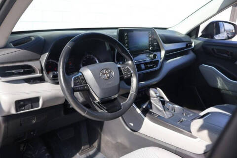 2020 Toyota Highlander LE