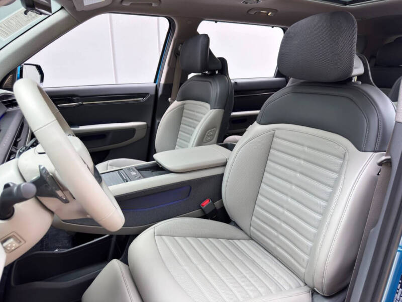 2024 Kia EV9 Land