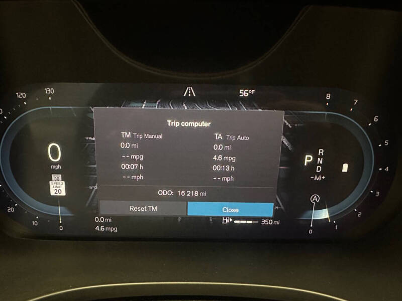 2022 Volvo XC60 B6 R-Design