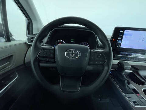 2023 Toyota Sienna LE 8-Passenger