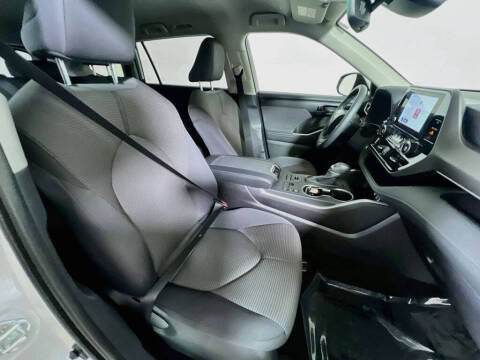 2025 Toyota Highlander LE