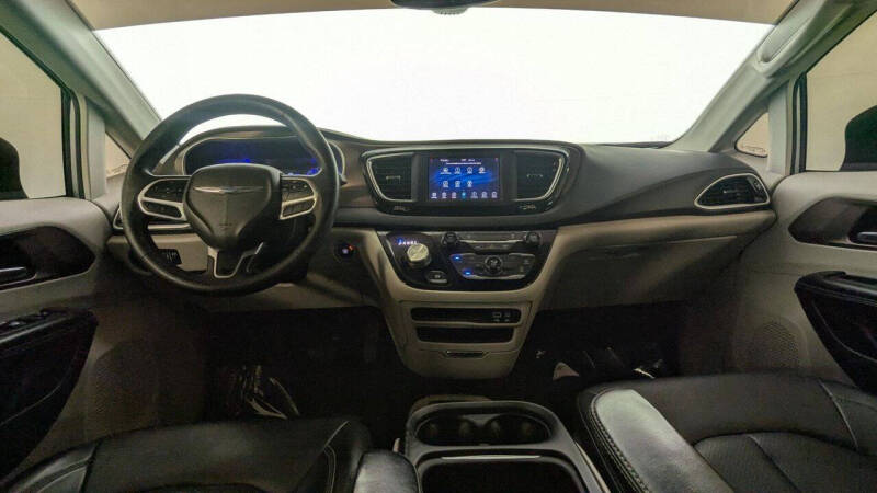 2020 Chrysler Voyager LXi