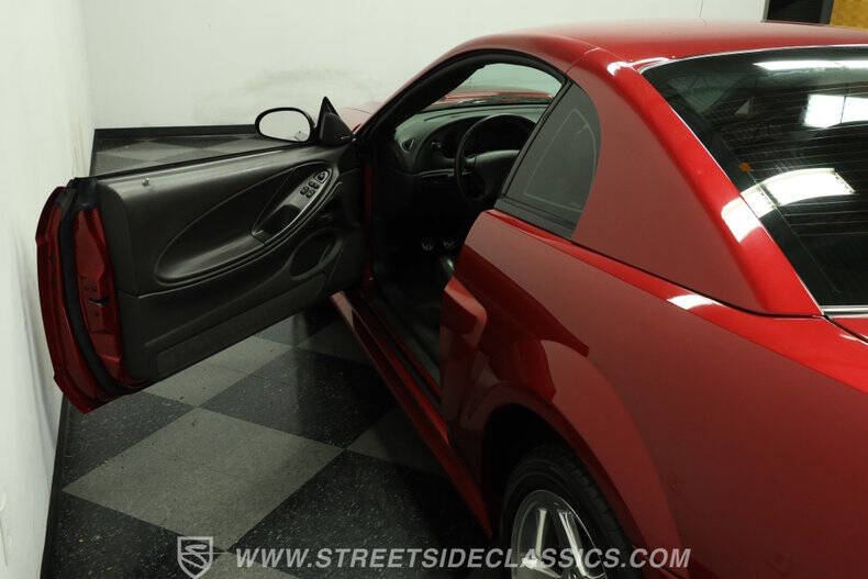 2004 Ford Mustang GT Deluxe