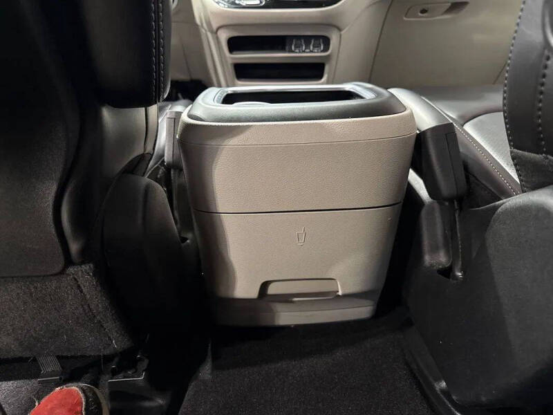2024 Chrysler Pacifica Plug-In Hybrid Select
