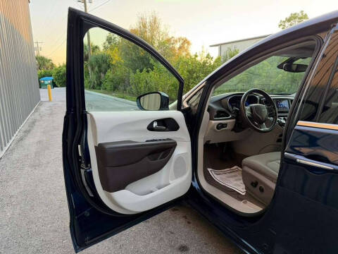 2020 Chrysler Pacifica Touring