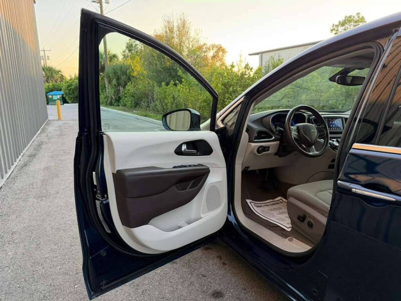 2020 Chrysler Pacifica Touring