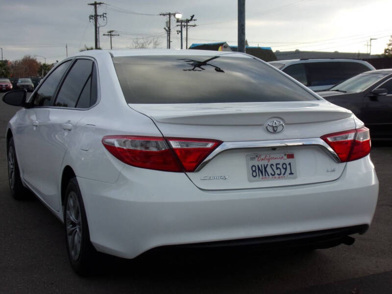 2017 Toyota Camry LE