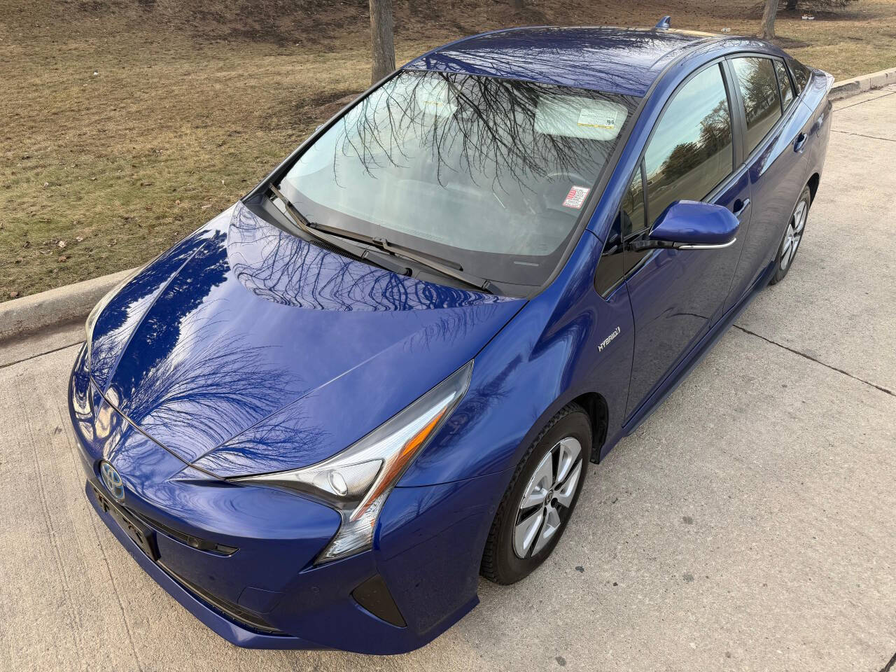 2017 Toyota Prius Three 4dr Hatchback's photo