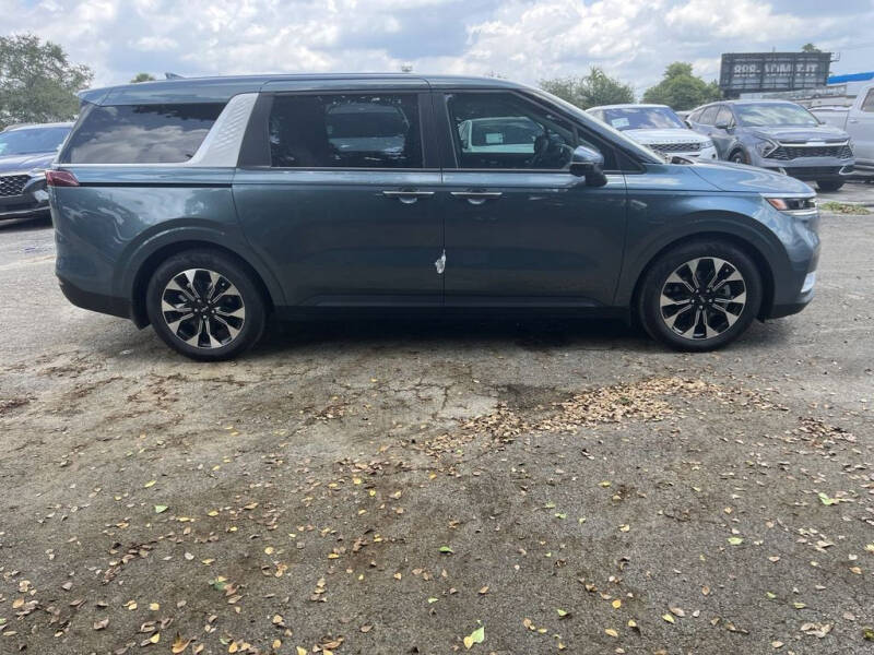 2024 Kia Carnival EX