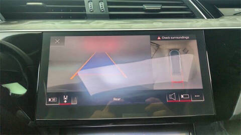 2022 Audi e-tron quattro Premium Plus