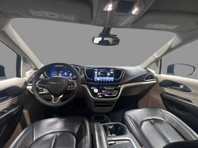 2024 Chrysler Pacifica Plug-In Hybrid Select