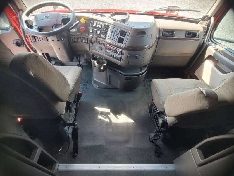 2017 Volvo VNL 780