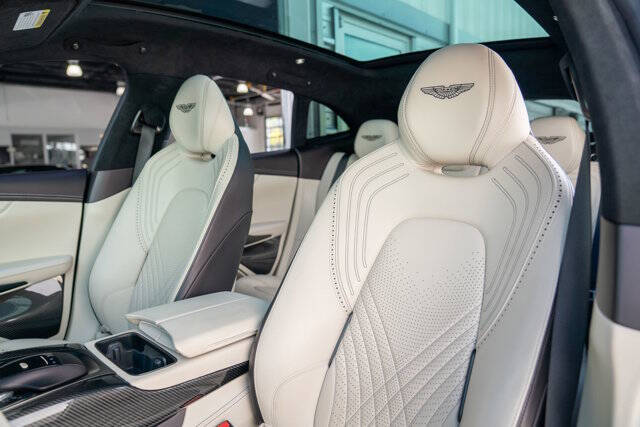 2021 Aston Martin DBX 13