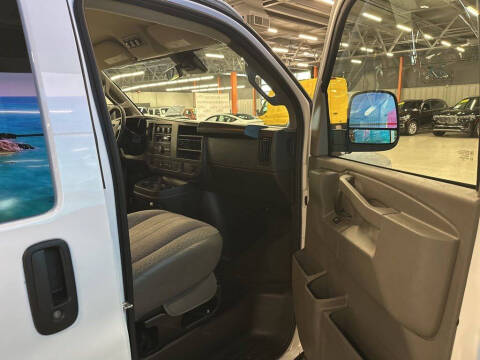 2025 Chevrolet Express LT 3500