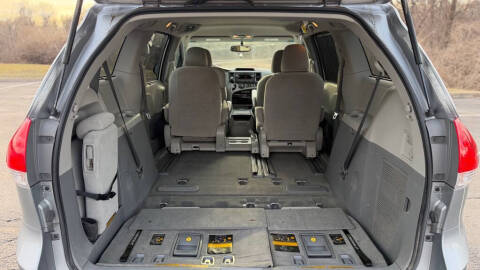 2013 Toyota Sienna LE 8-Passenger