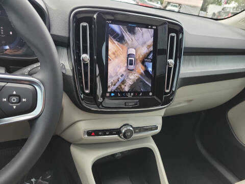 2024 Volvo XC40 B5 Plus Bright Theme