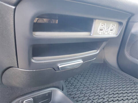 2025 Chrysler Voyager LX