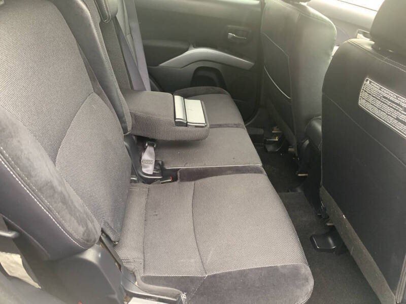 2011 Mitsubishi Outlander SE