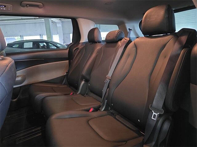 2025 Kia Carnival LXS