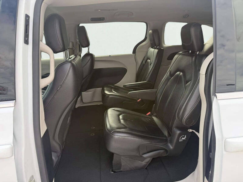 2022 Chrysler Pacifica Touring L