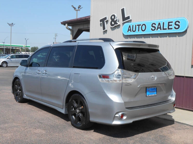 2015 Toyota Sienna SE 8-Passenger