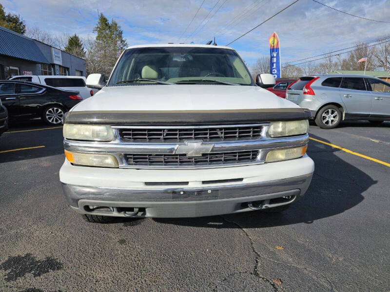 2003 Chevrolet Tahoe LS photo 3