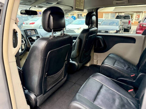 2016 Chrysler Town and Country Touring